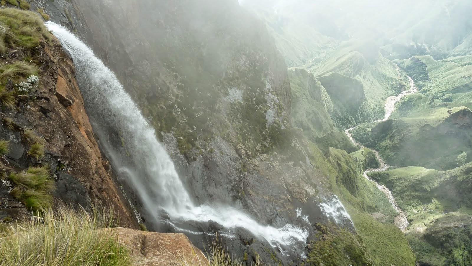 Водопад Тугела, 933 м.